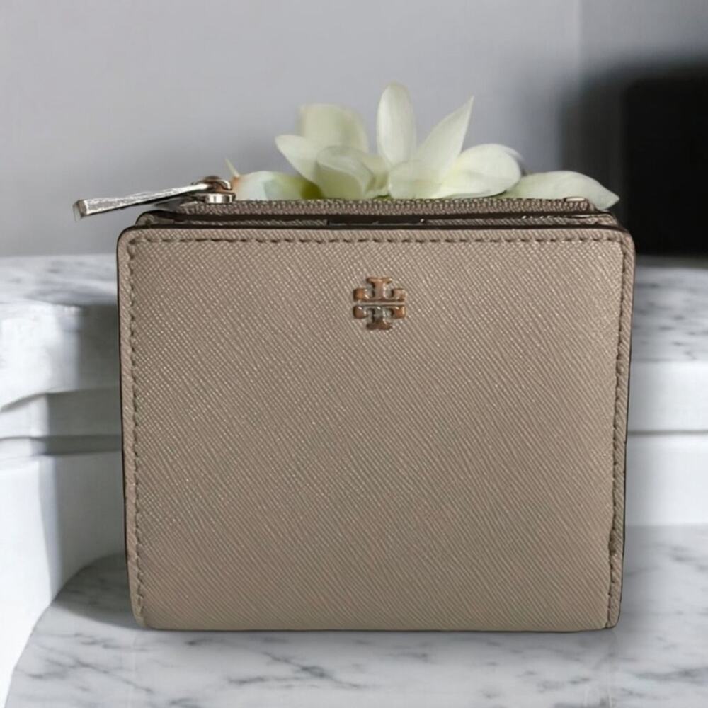Tory Burch Emerson Tan Leather Wallet with Textured Finish EUC